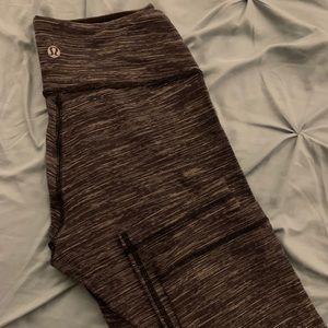 Lululemon -  Wunder Under Crops - Size 8